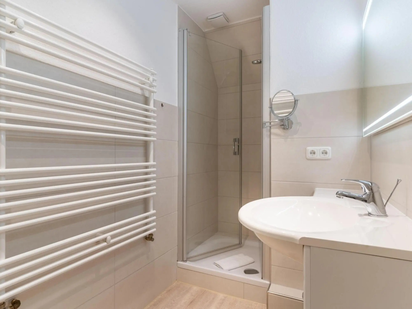 Holiday apartment with a fireplace in a thatched apartment house