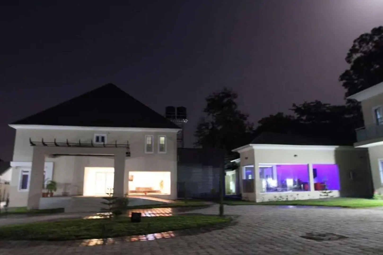 The Point Rayfield  Hotel