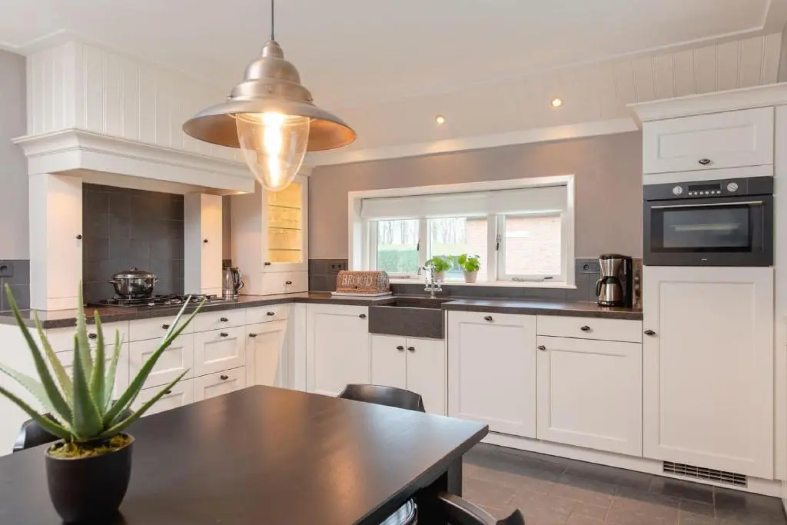 Luxury group accommodation for 14 people