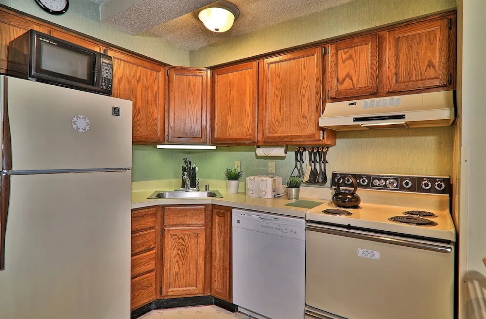 "roomy" Mountain Green 3BR Condo w/ Amenities 3b14