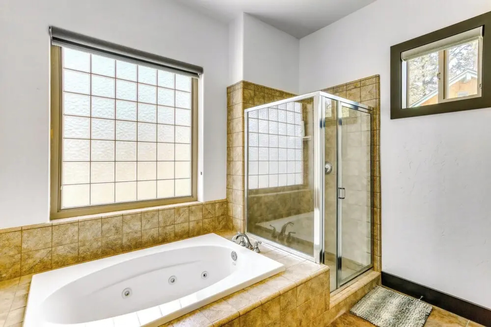 3 Mi to Shaver Lake: Family Home w/ Deck!