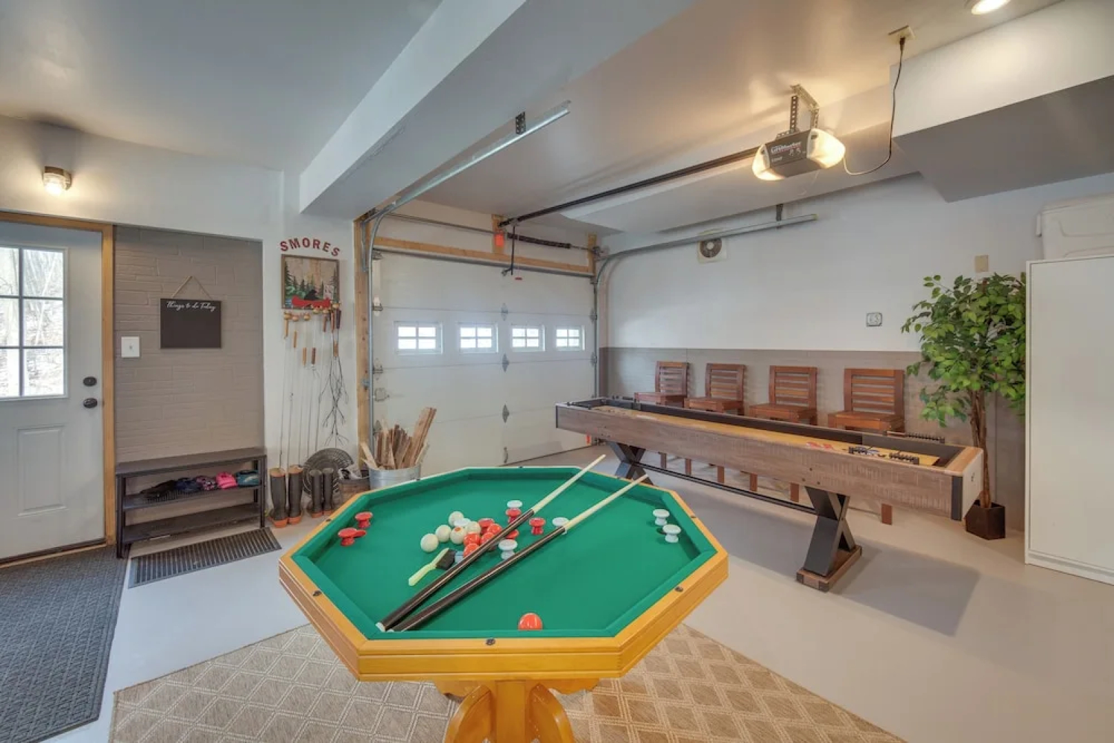 Grand 4,000 Sq Ft House - 11 Miles to Lancaster!