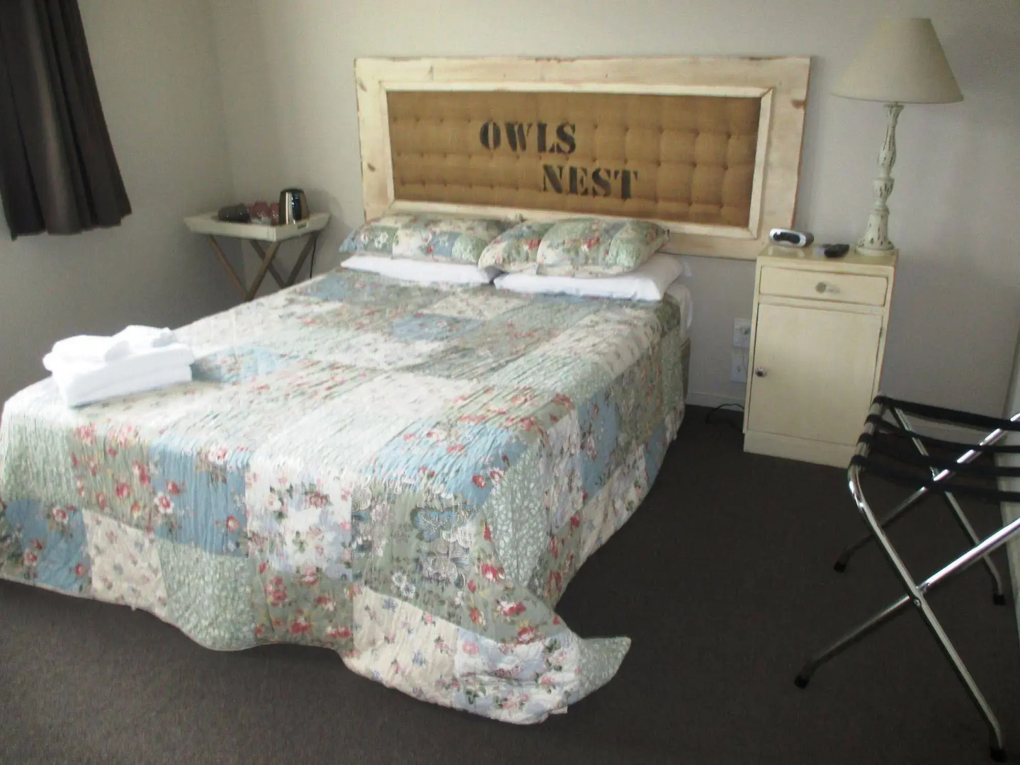 Fat Owl Motel, Bar & Eatery