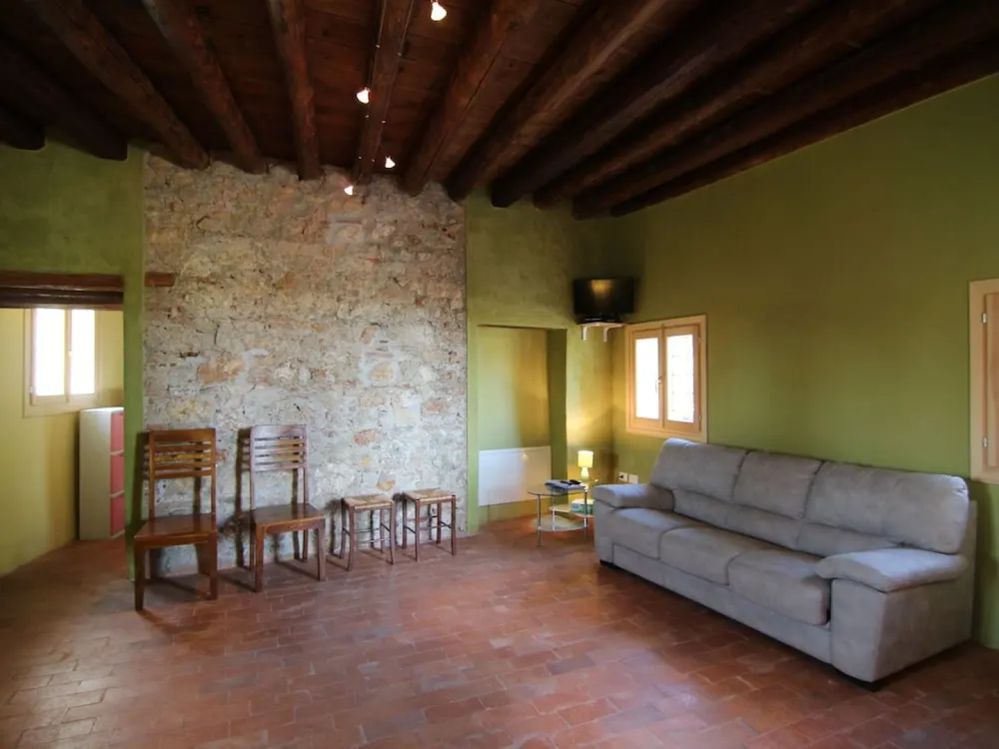 Renovated, Spacious and Cosy Countryside House. Wi-fi, Garden and Swimming Pool