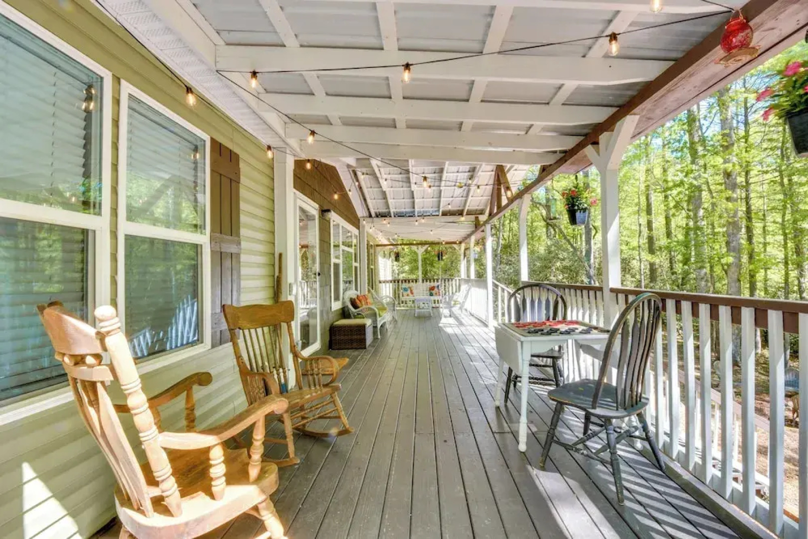 8 Mi to Helen: Sautee Nacoochee Home w/ Hot Tub