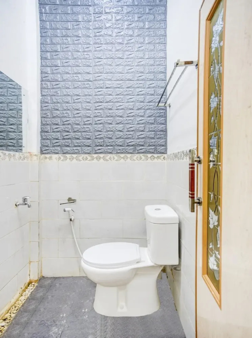 Oemah Ratu Hostel Syariah by OYO Rooms