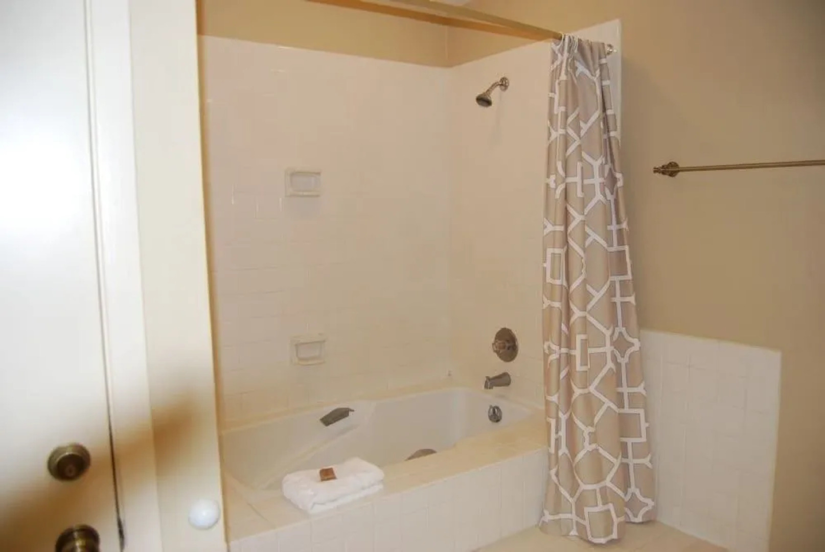 2386 Lighthouse Tennis by RedAwning