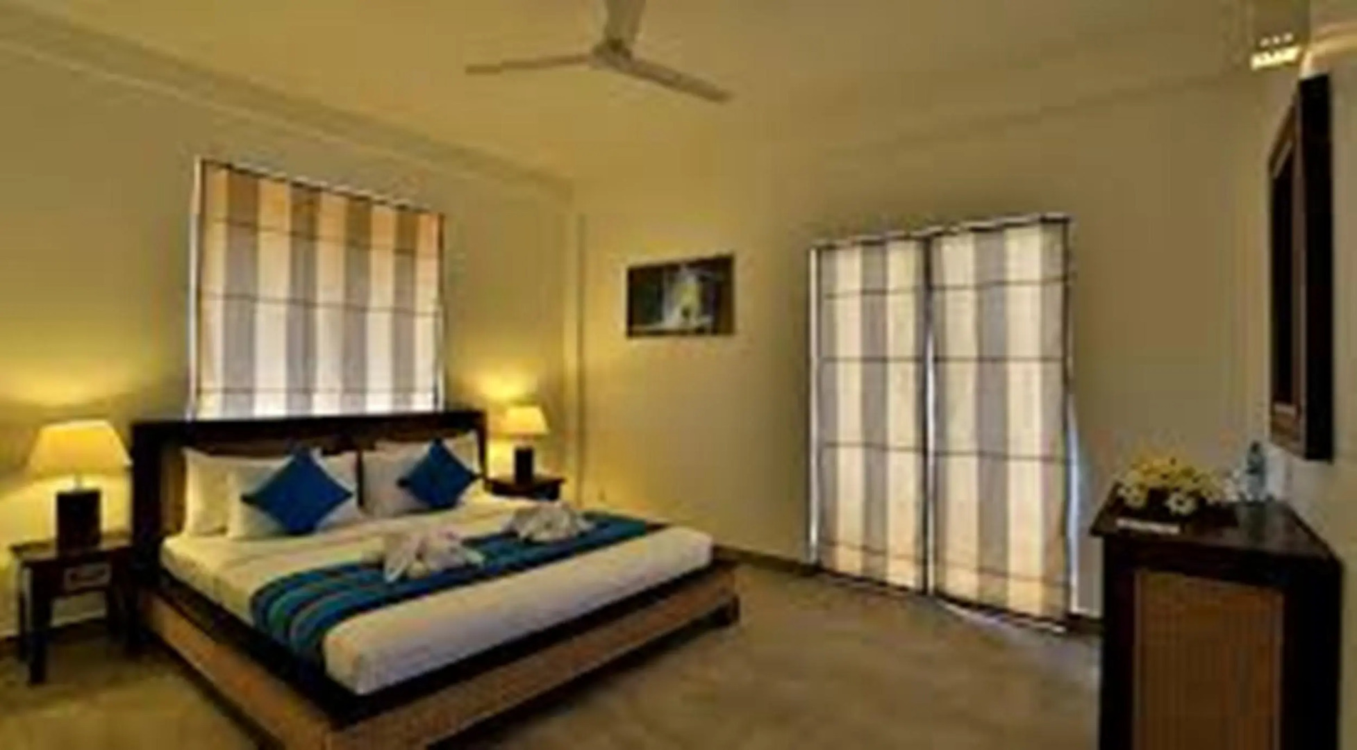 St. Lachlan Hotel & Suites