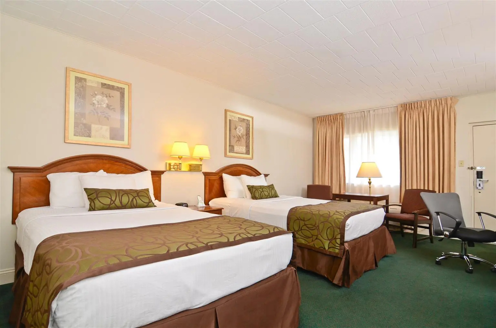 Red Roof Inn & Suites Hazleton