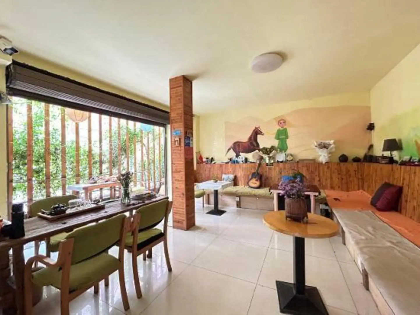 Nilv Flower Time International Youth Hostel