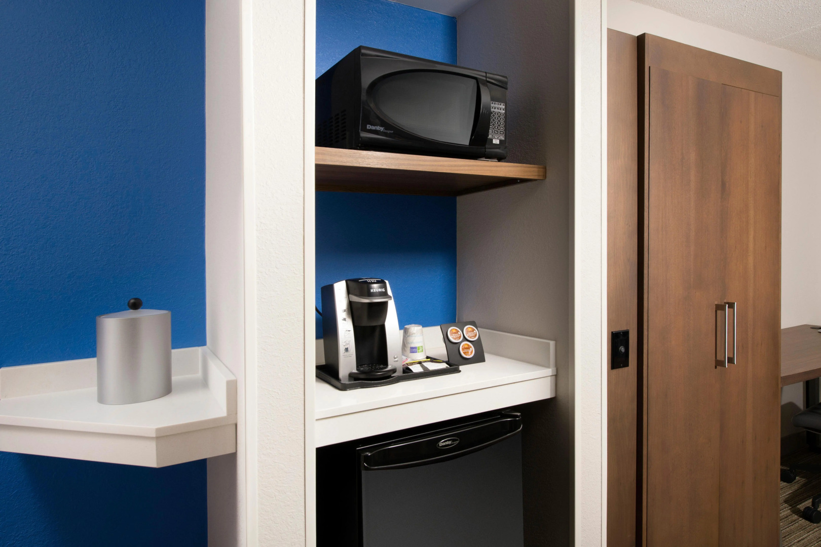Holiday Inn Express & Suites Baltimore - BWI Airport North by IHG