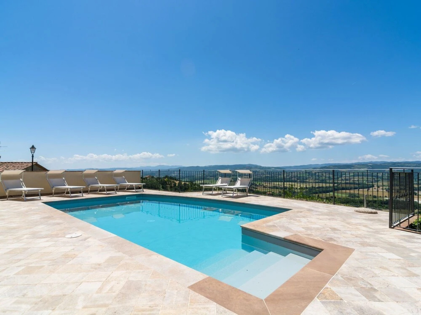 Holiday House With Pool and Fantastic Views