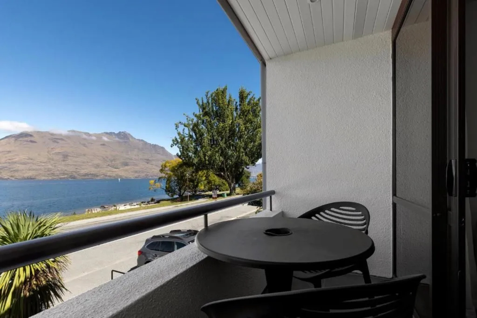 Queenstown House Luxury Lakeside Apartments