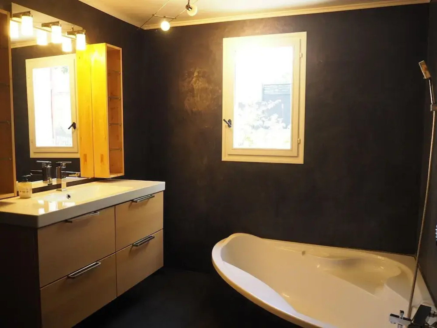 Nice Holiday Home With Private Pool in the Luberon Park, Grambois