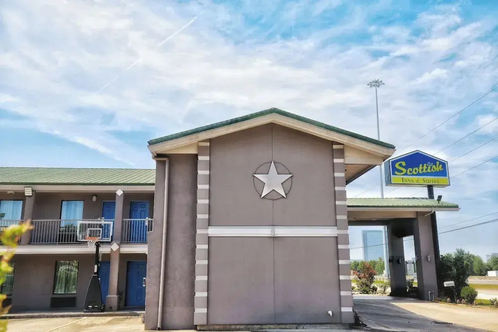 Scottish Inns & Suites Shenandoah Woodlands Mall