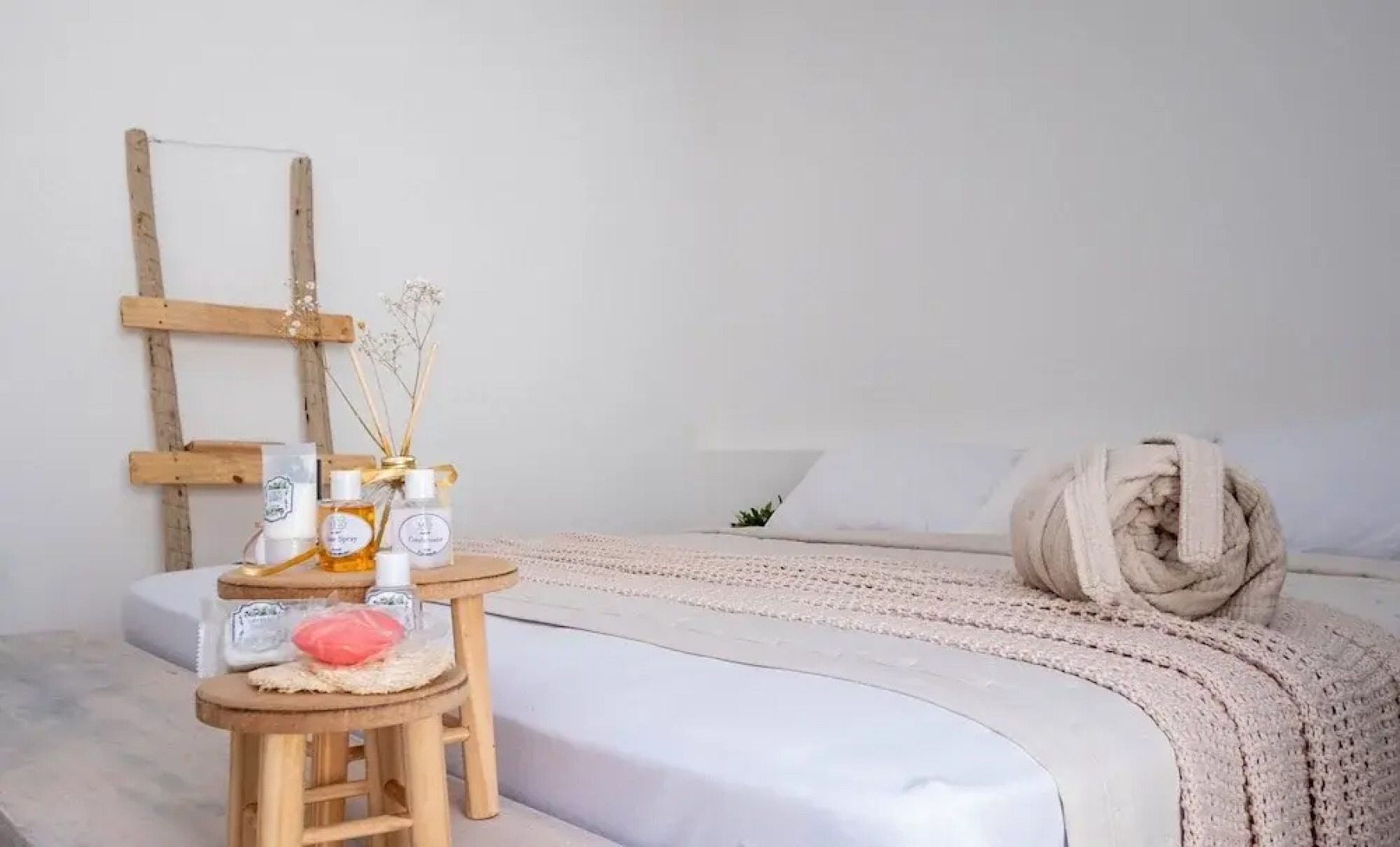 Cozy Lakefront Suites RGB