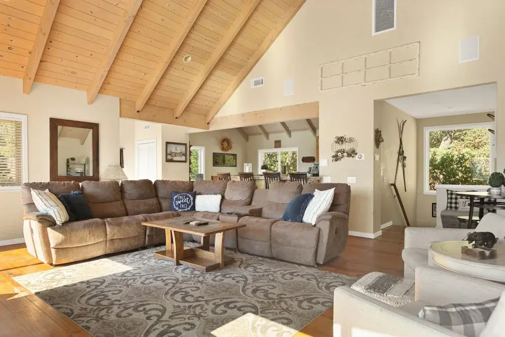 Bearfoot Lodge Near Hiking & Skiing!