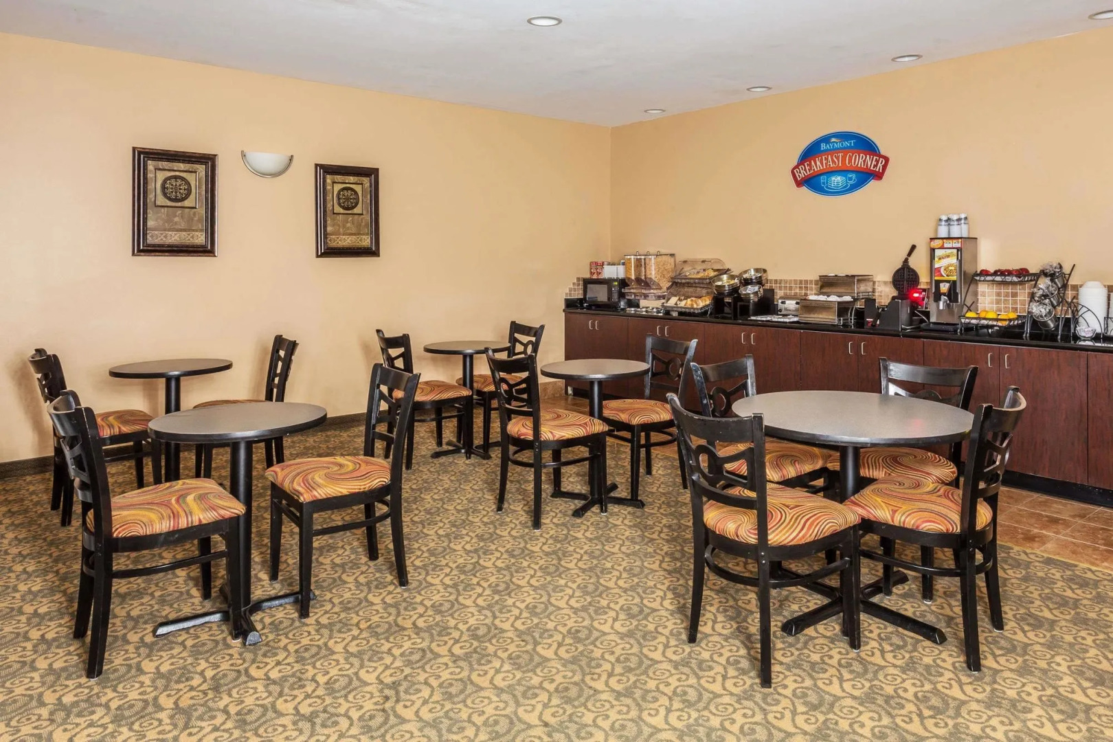 Saffron Inn & Suites