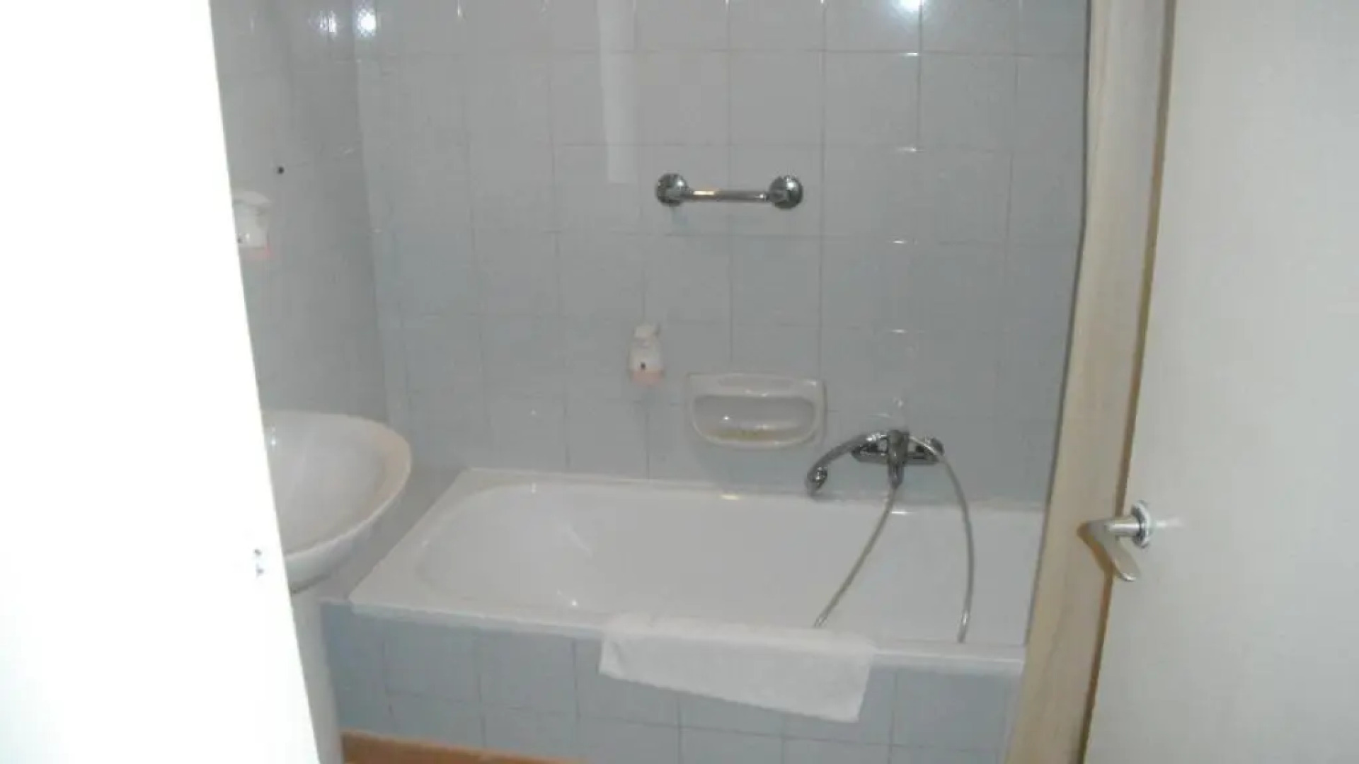 Comino Hotel and Bungalows