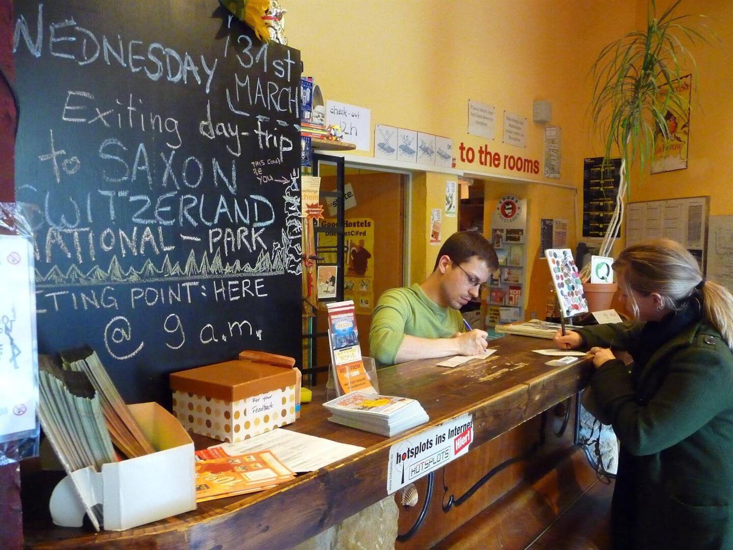 Lollis Homestay - Hostel