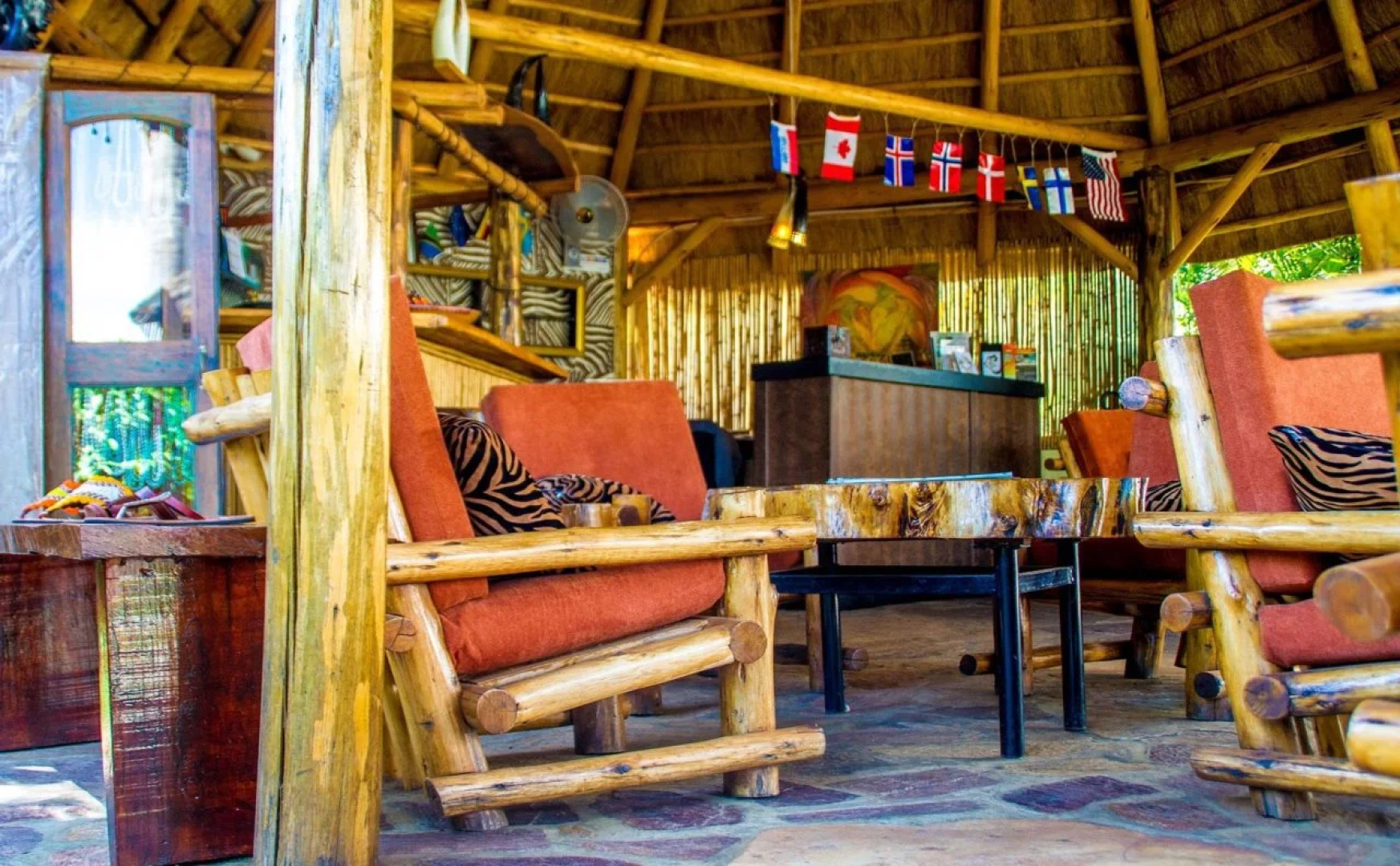 2 Friends Beach Hotel