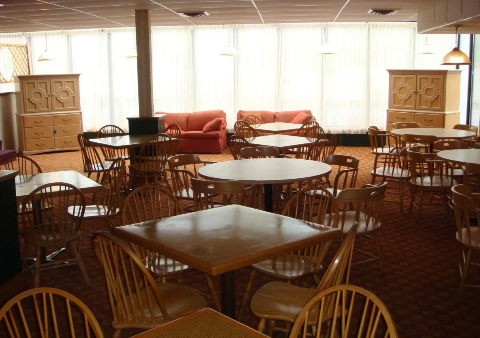 Ambassador Inn & Suites