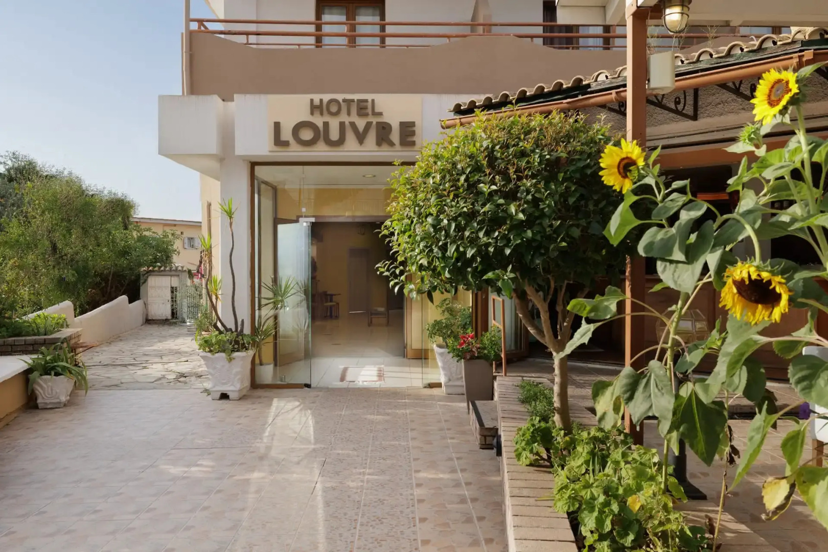 Louvre Hotel