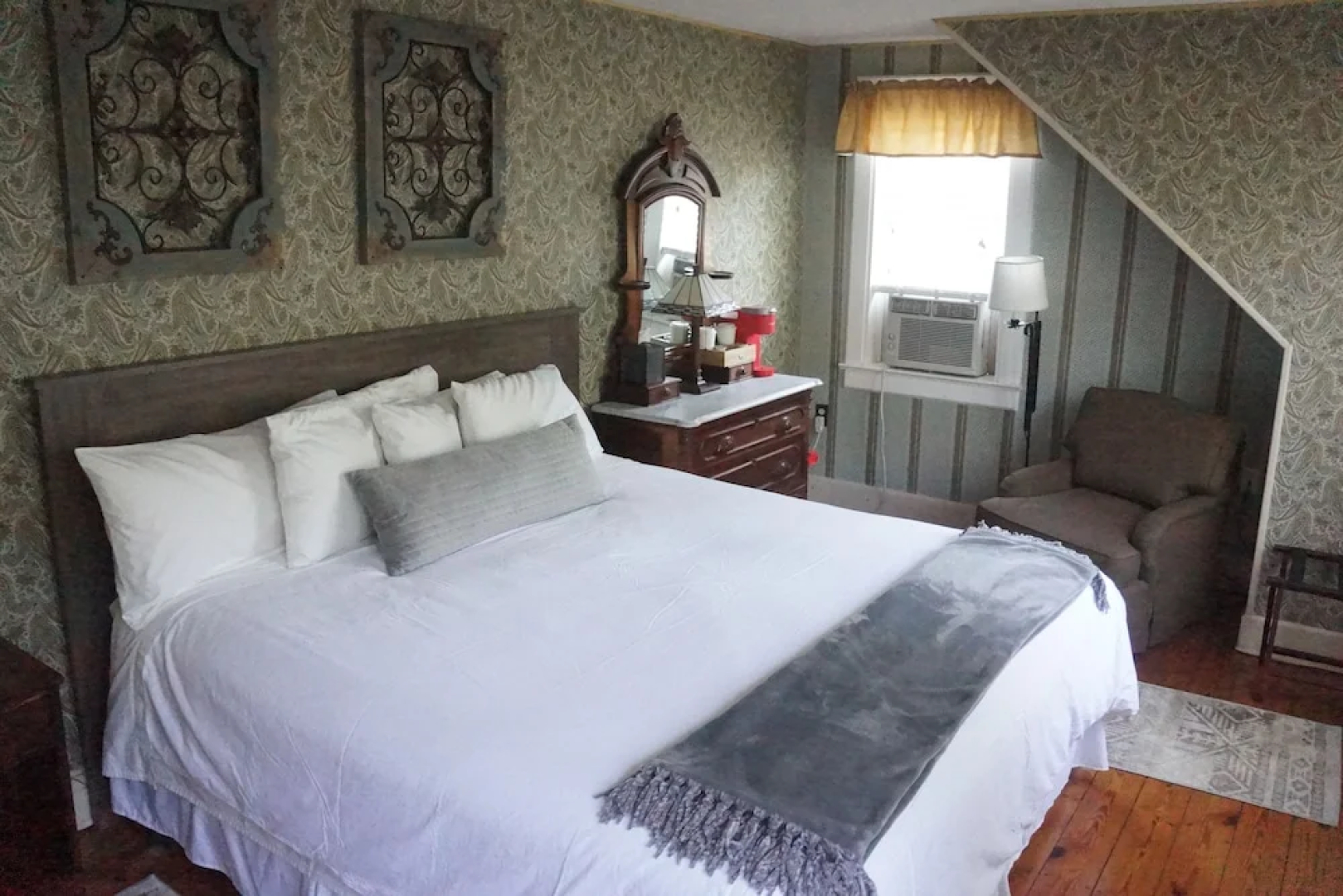 The Frogtown Inn And 6 Acres Restaurant
