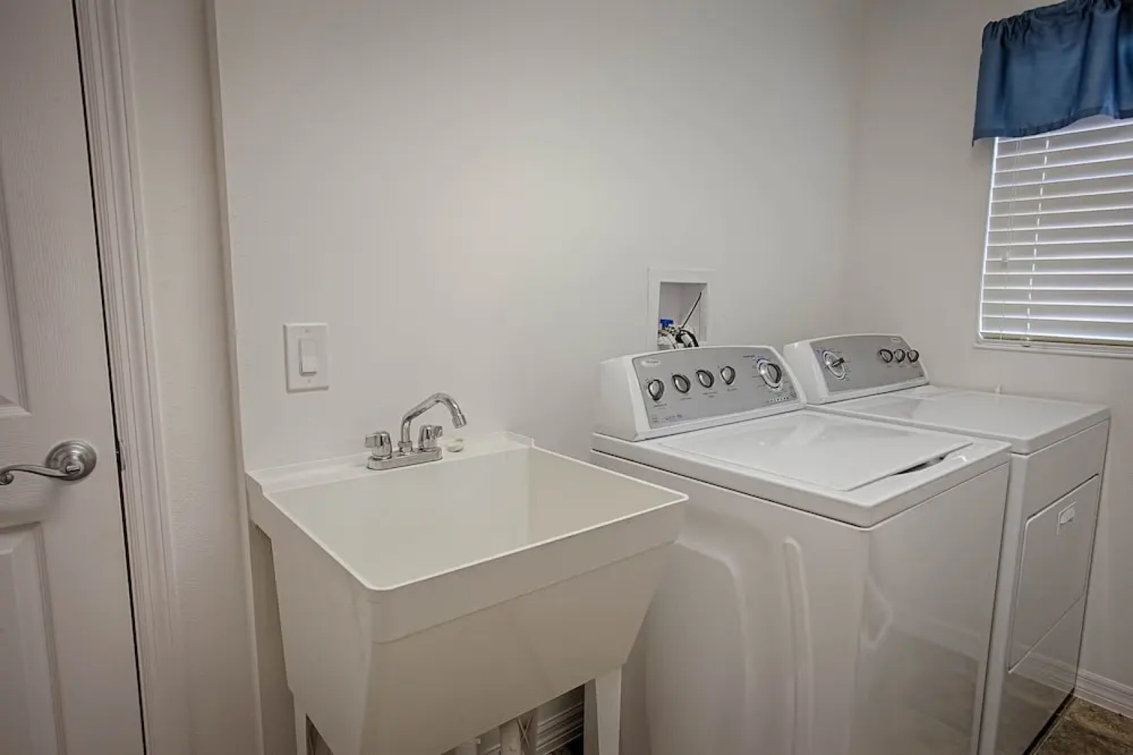 Waterbury Place Home 3 Bedroom by The VIR Group