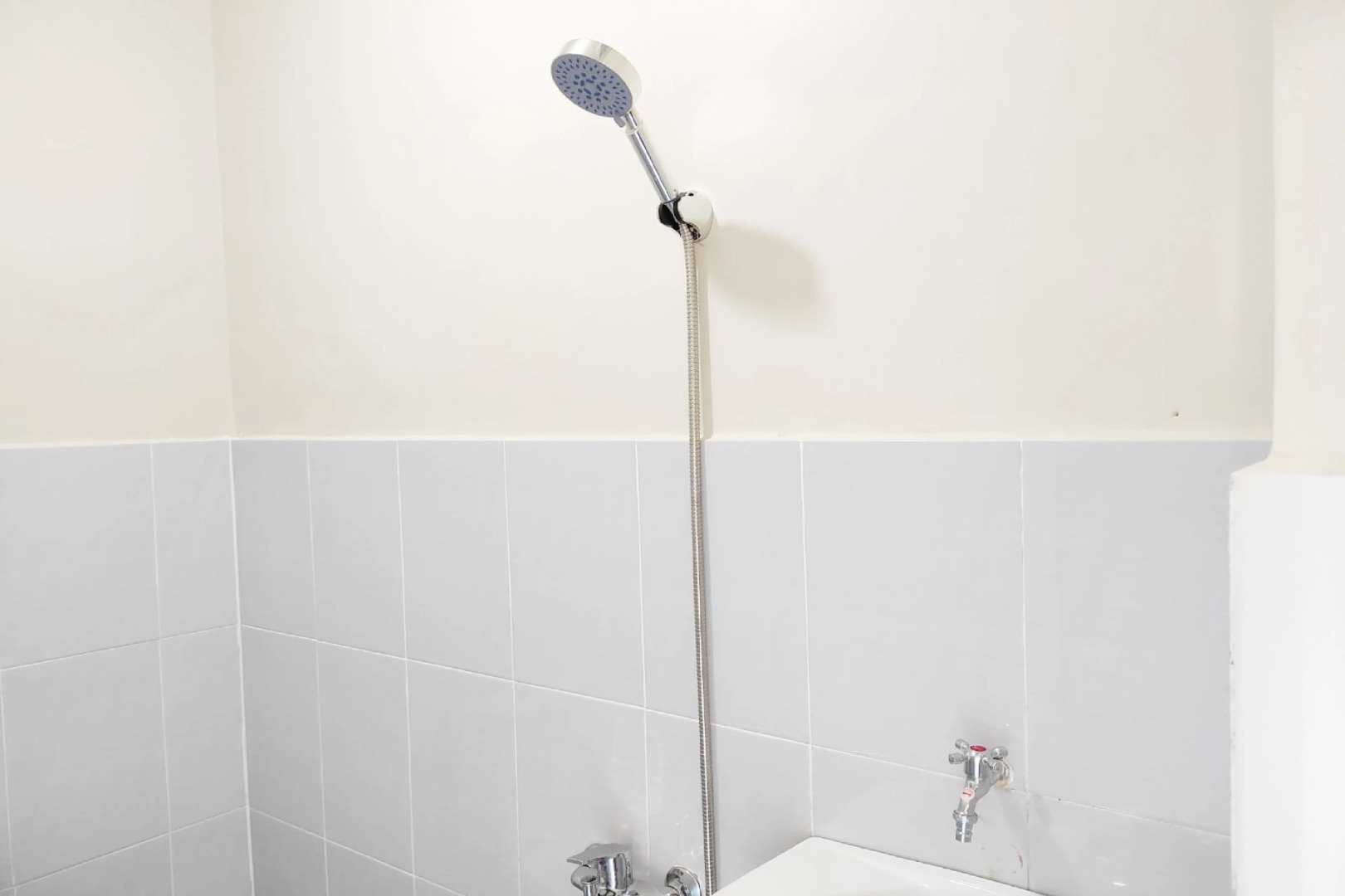 RedDoorz @ Karema Area Mamuju