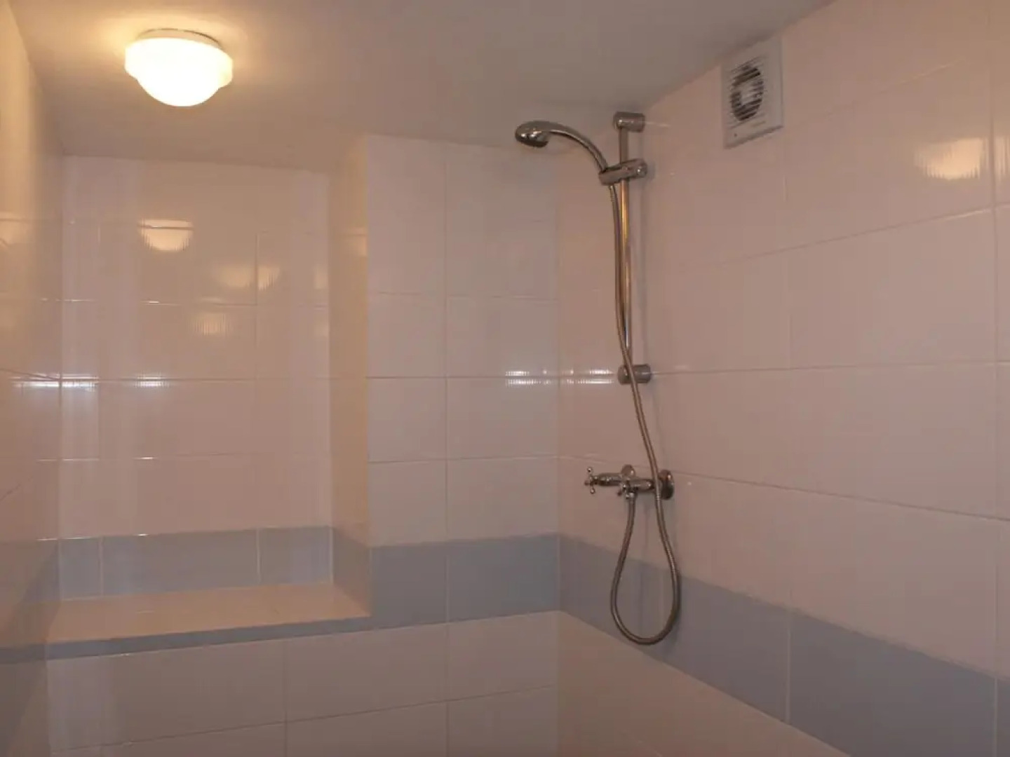 Detached Holiday Home With Shared Pool and Views