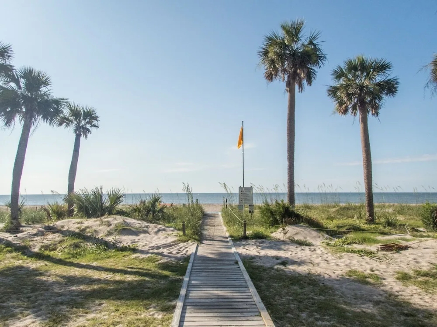 New Listing! Updated Golf Course Condo, Near Beach cottage