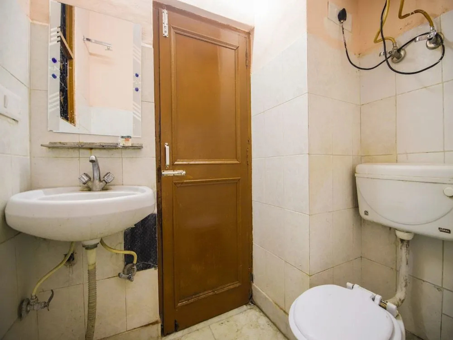 OYO 24753 Hotel Preet