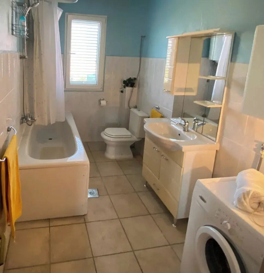 Captivating and Spacious 2-bed House in Vranovici