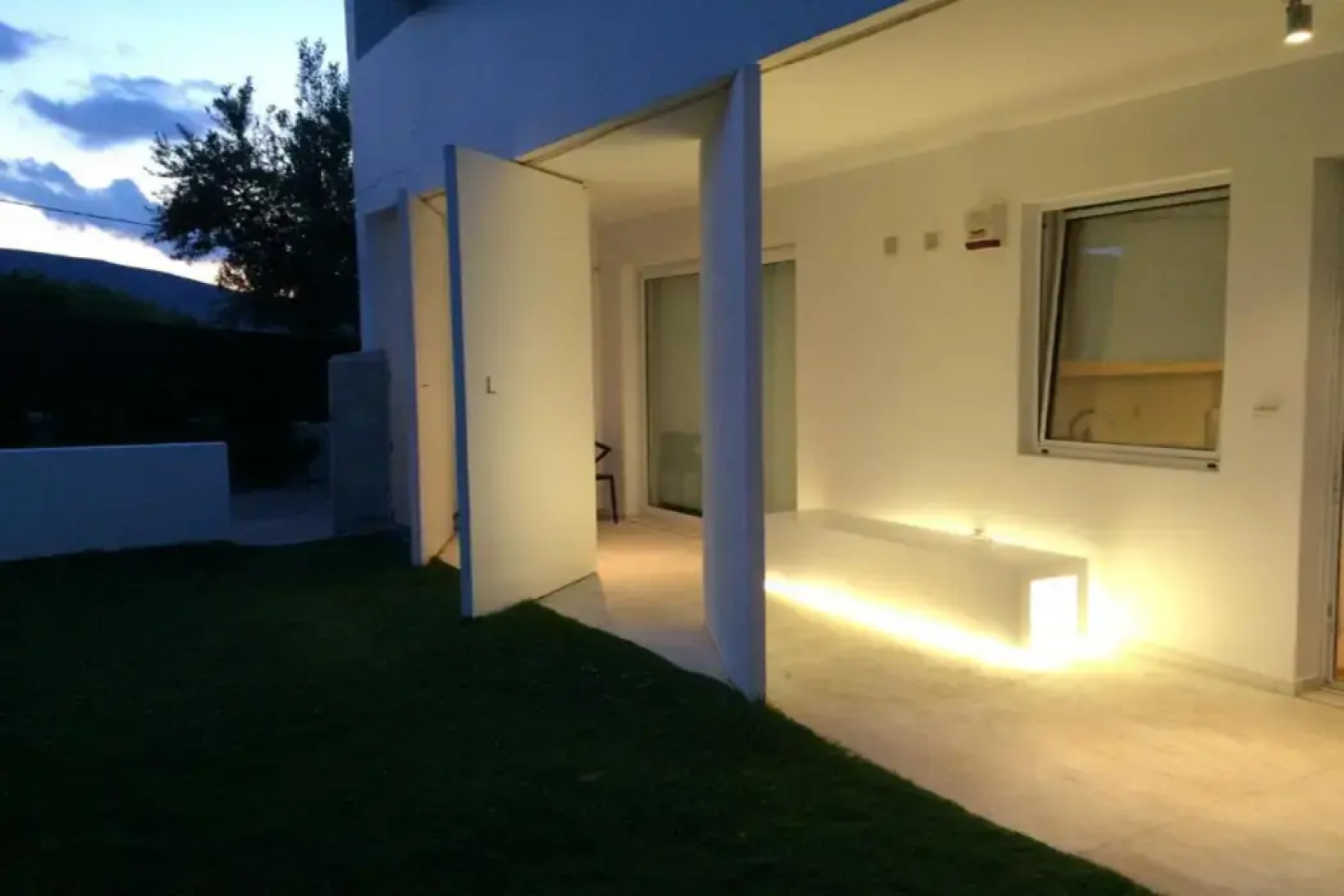 Infinity White Complex