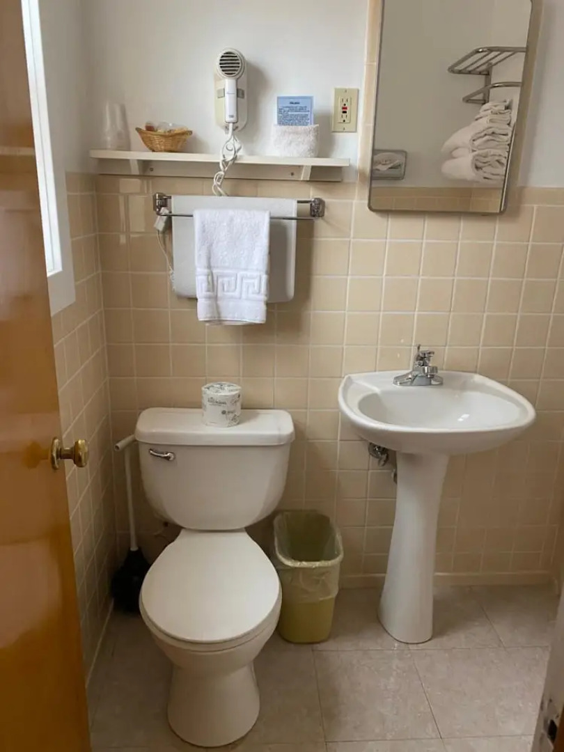 Saddle & Surrey Motel