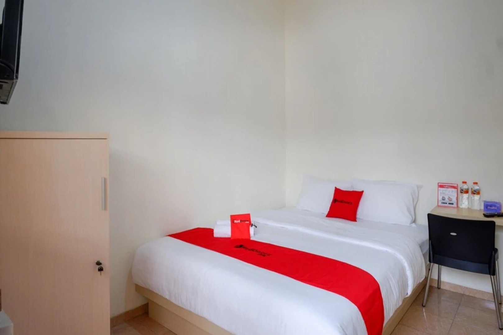 RedDoorz near Alun Alun Kudus 2