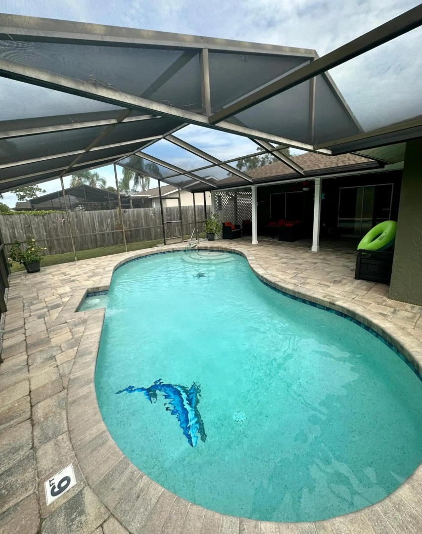 3 bedrooms house with private, heated pool 8 miles to Siesta Key Beach,