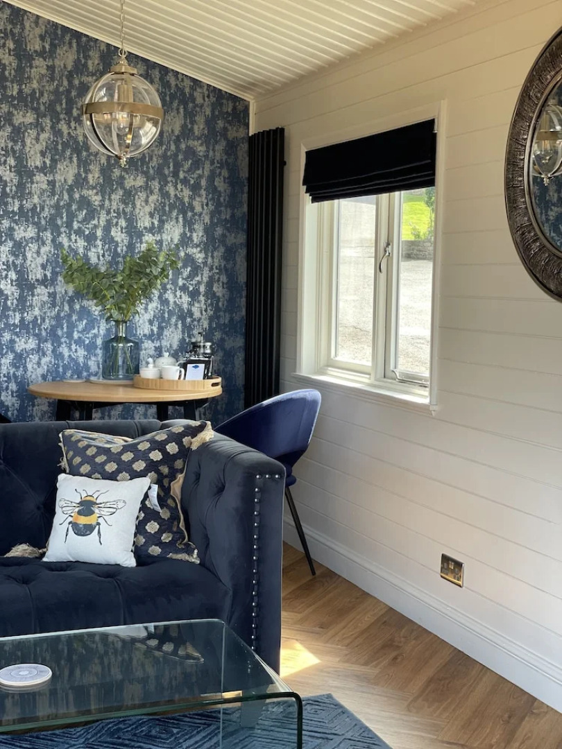 Cosy Lodge With Private Hot Tub in Tottergill Farm