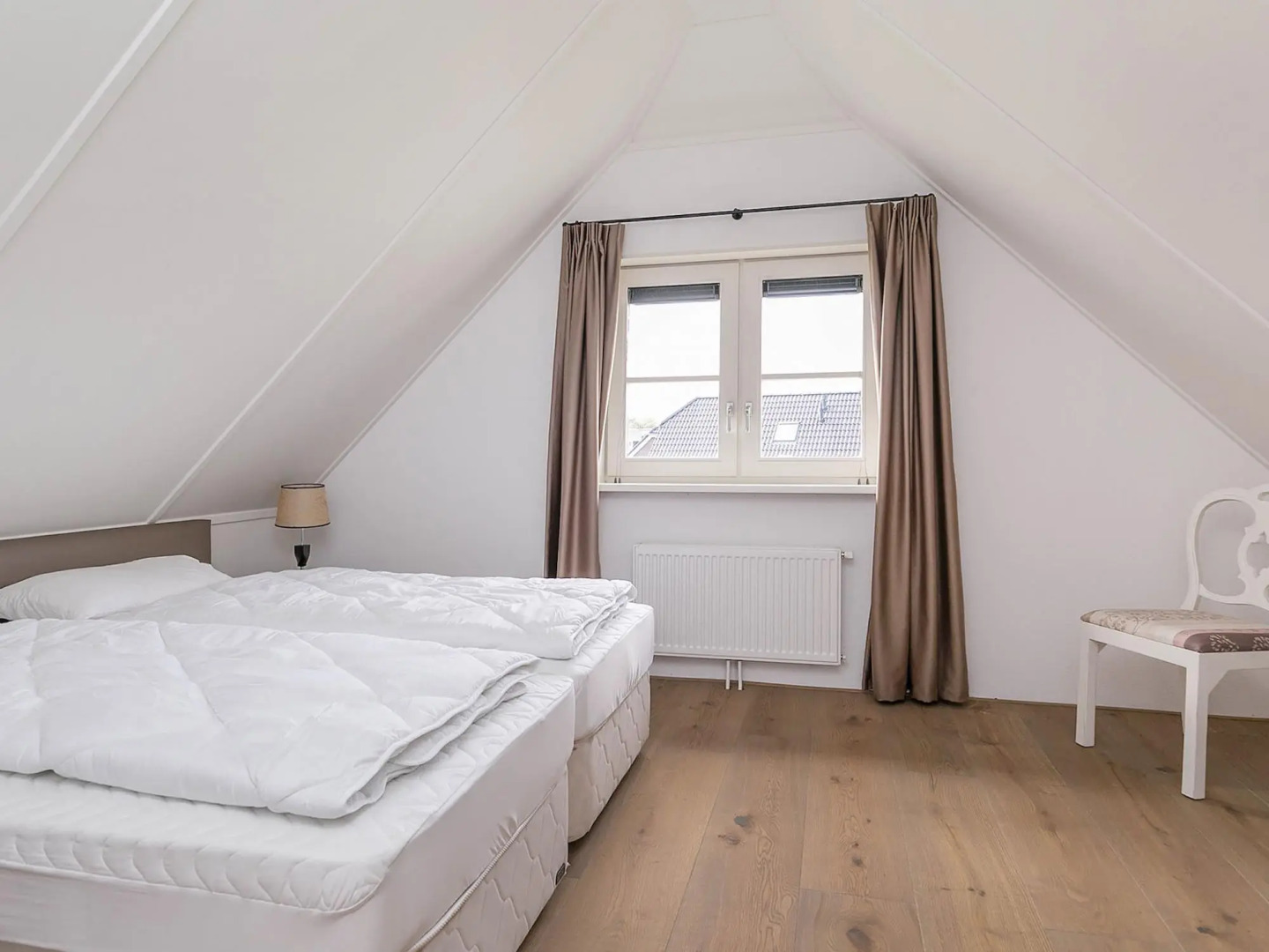 Detached 2 Bathroom Villa in Quiet Location near Forest