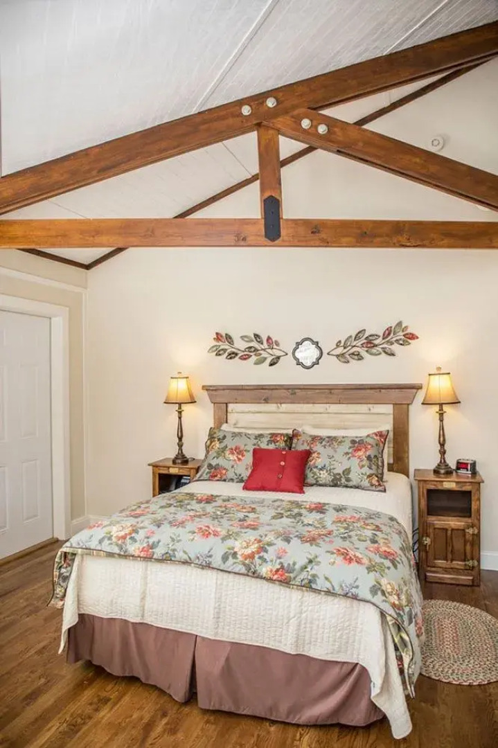 Woodlands Inn Of Sapphire Bed & Breakfast