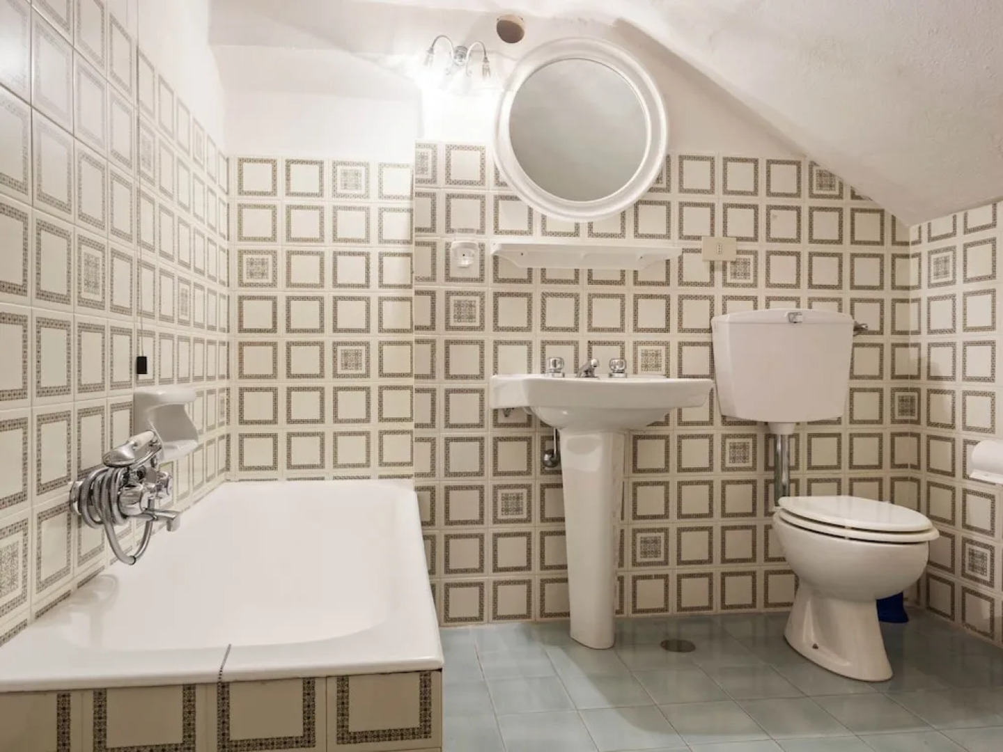 Belvilla by OYO Cosy Holiday Home With Pool