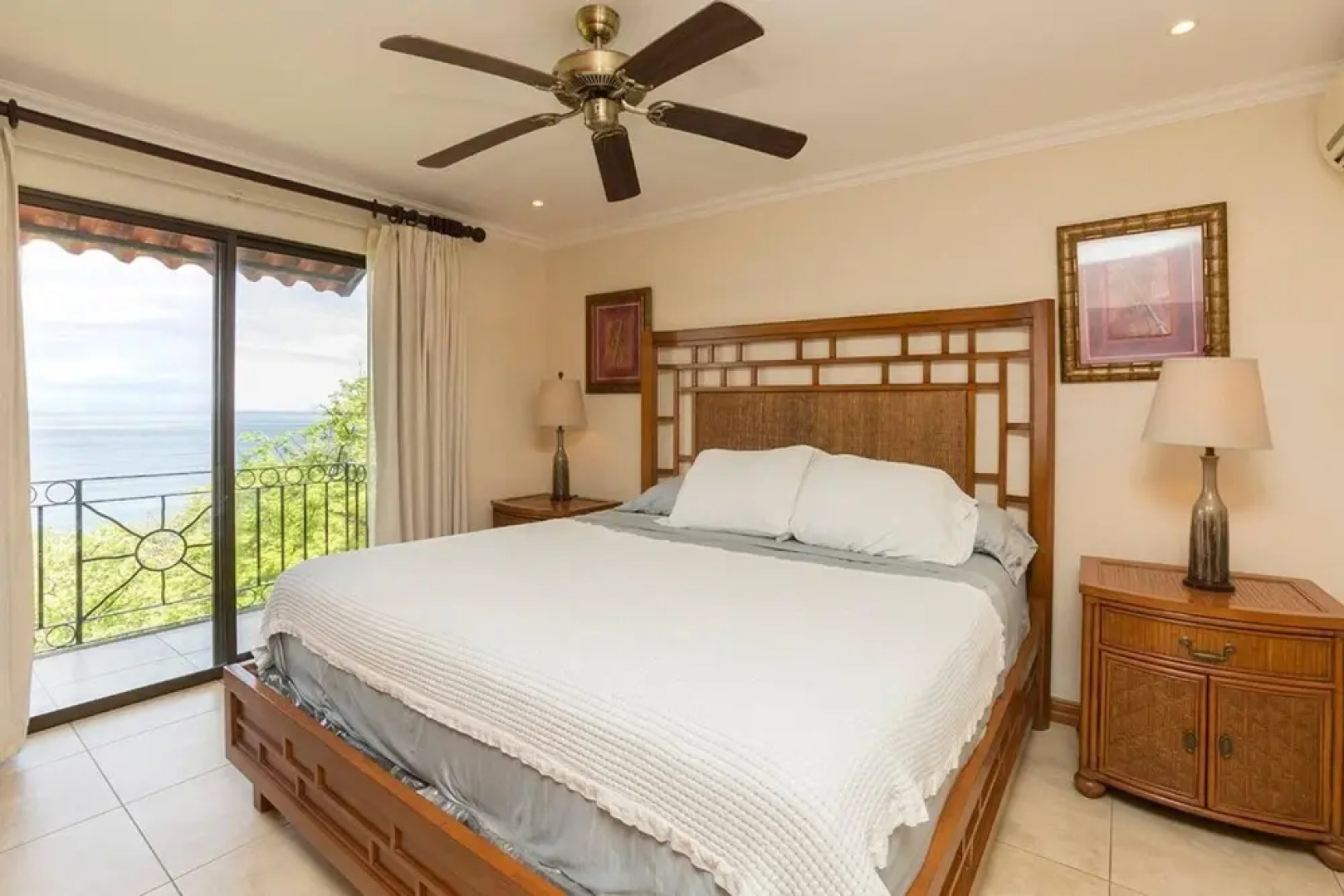 Ocean View Condo - Few minute walk to the beach and restaurants