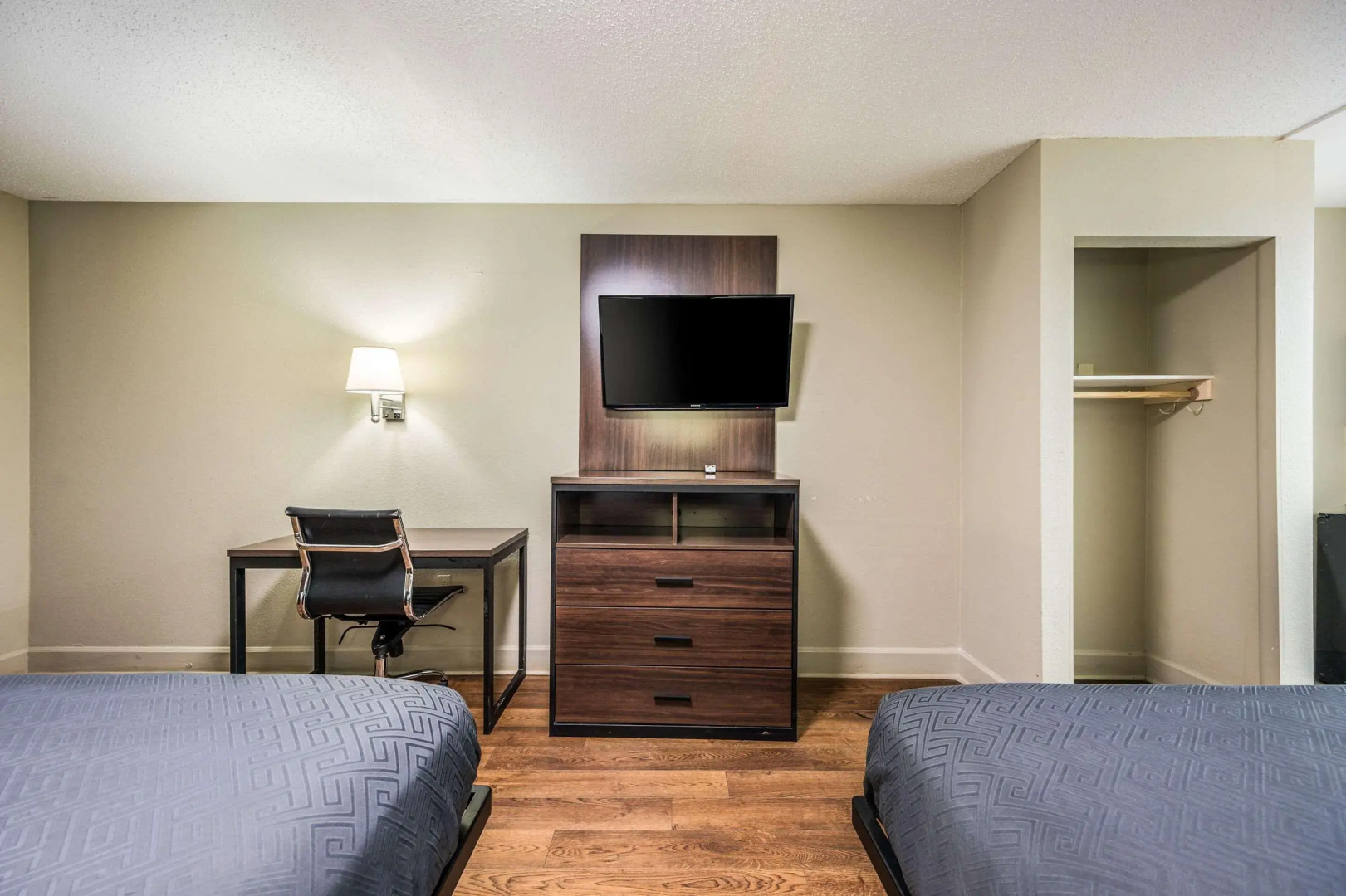 Econo Lodge Inn & Suites Huntsville University Area