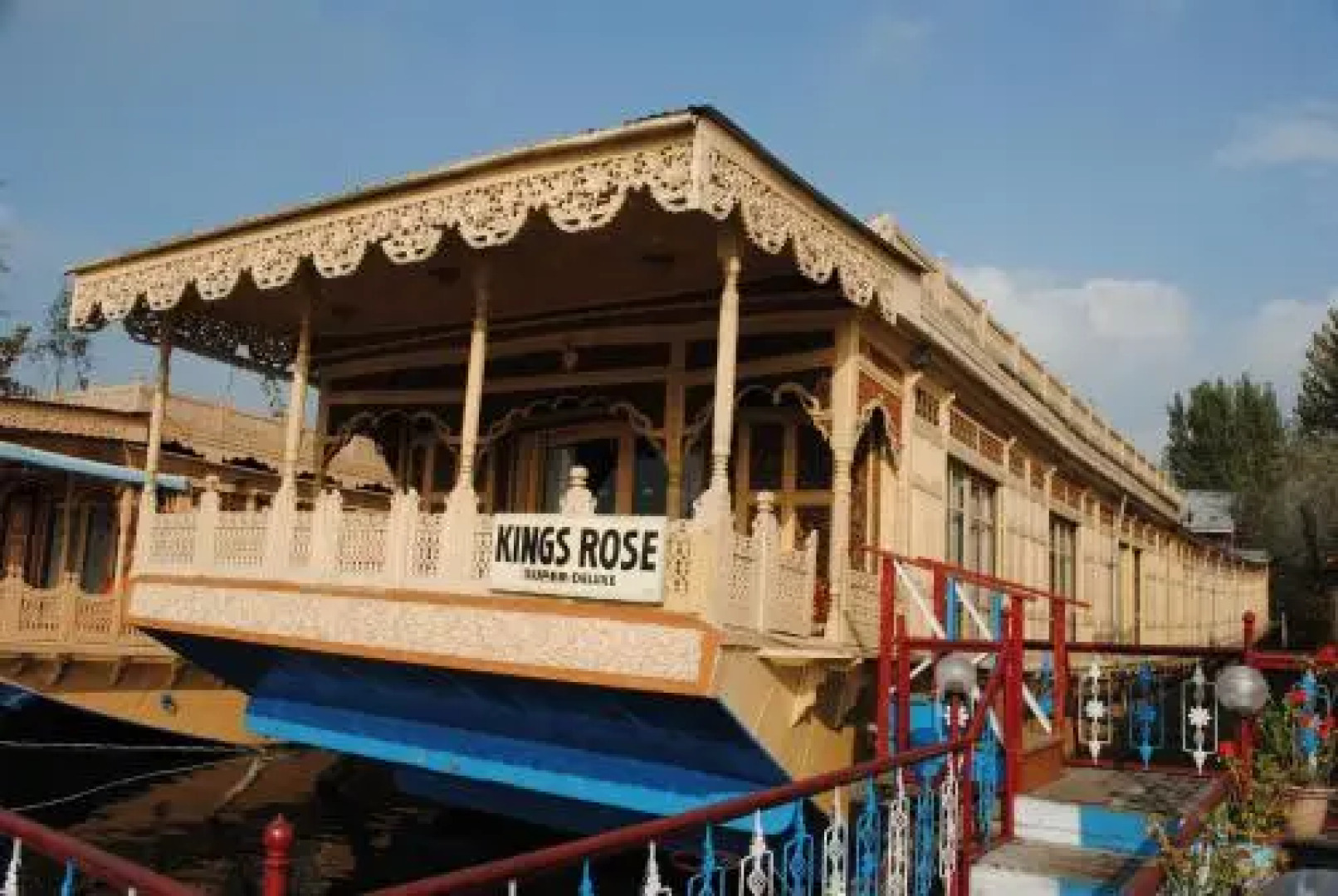 Kings Rose Houseboat