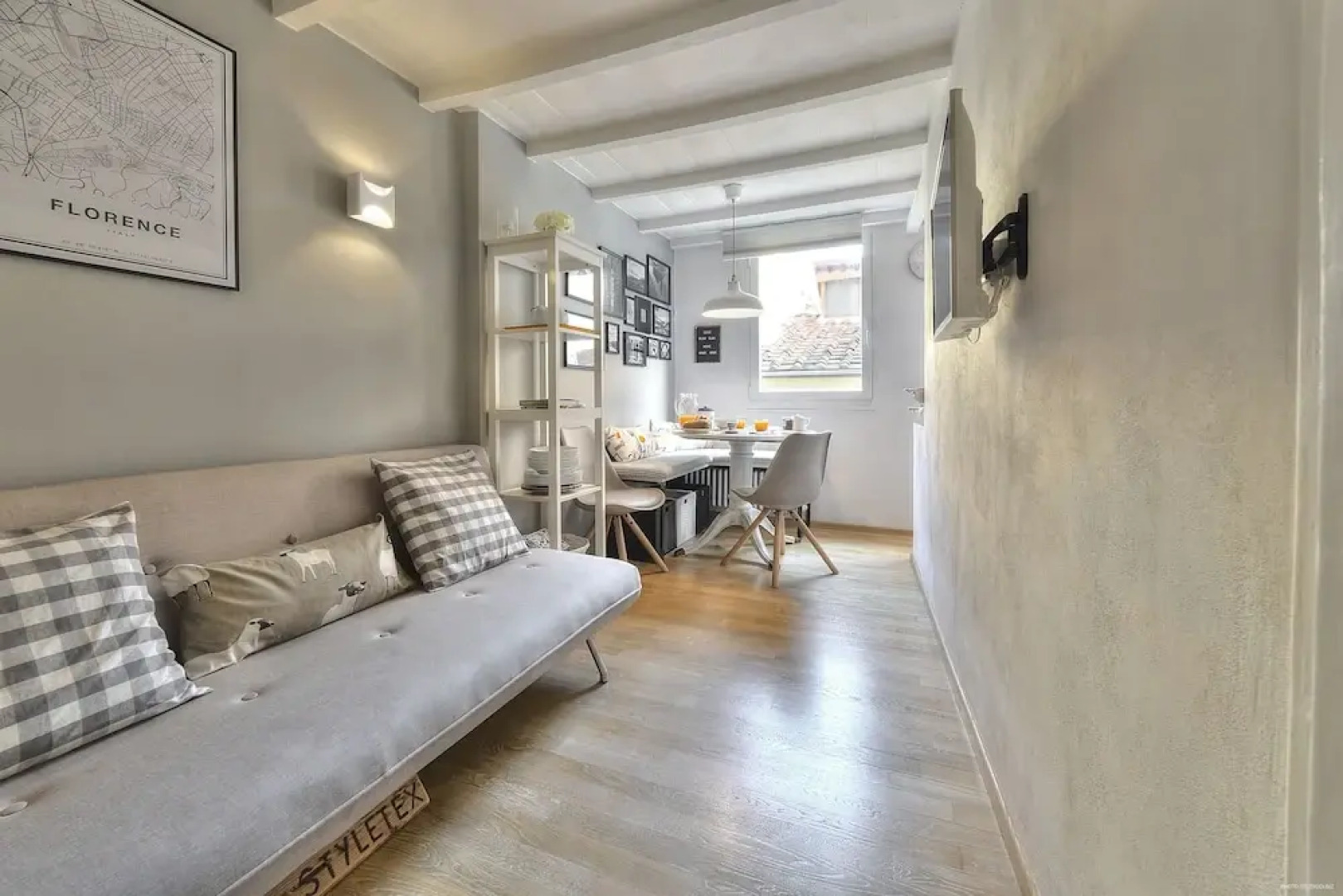 Santo Spirito Romantic by Mmega