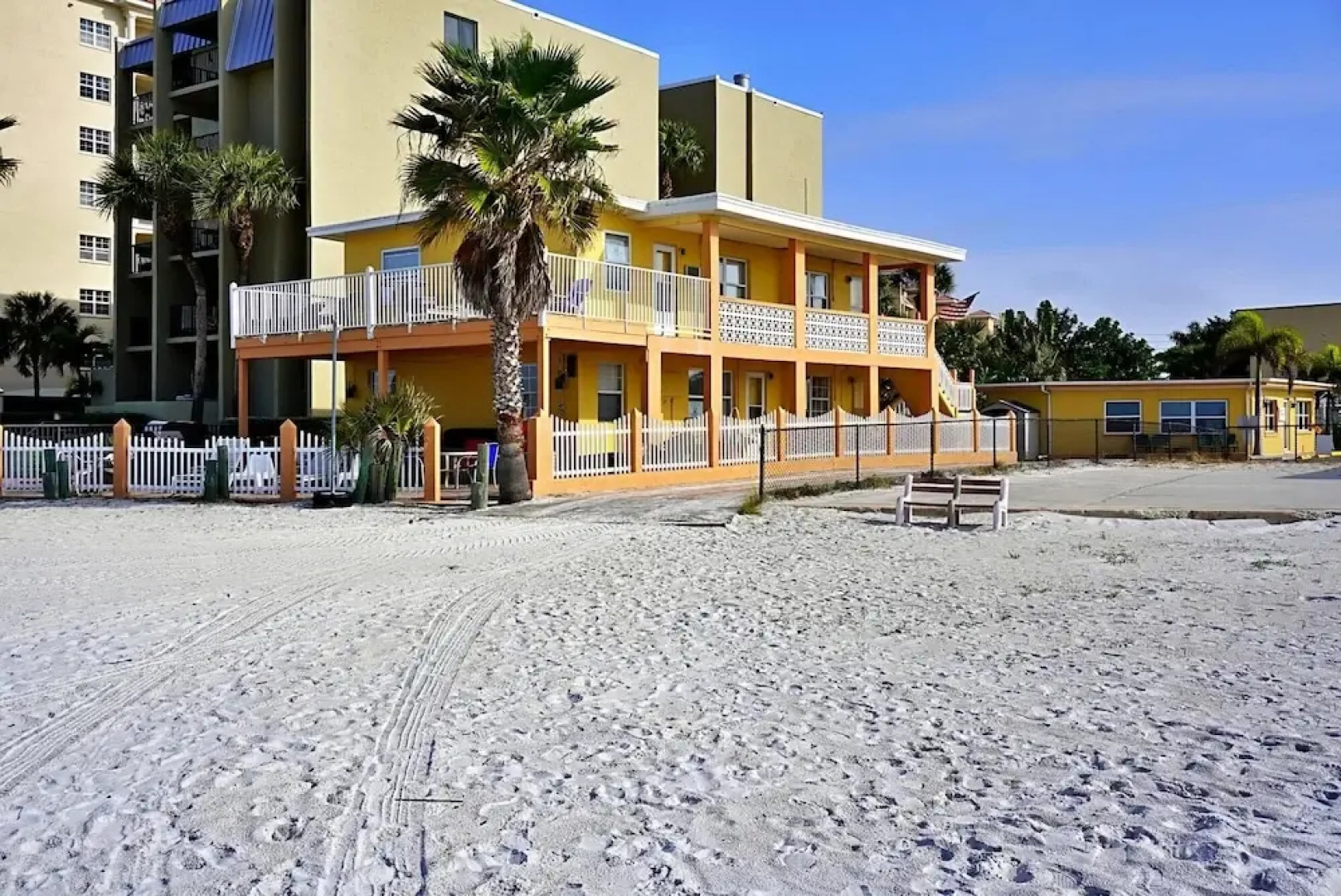 Misty Isles Redington Beachfront Suite 4