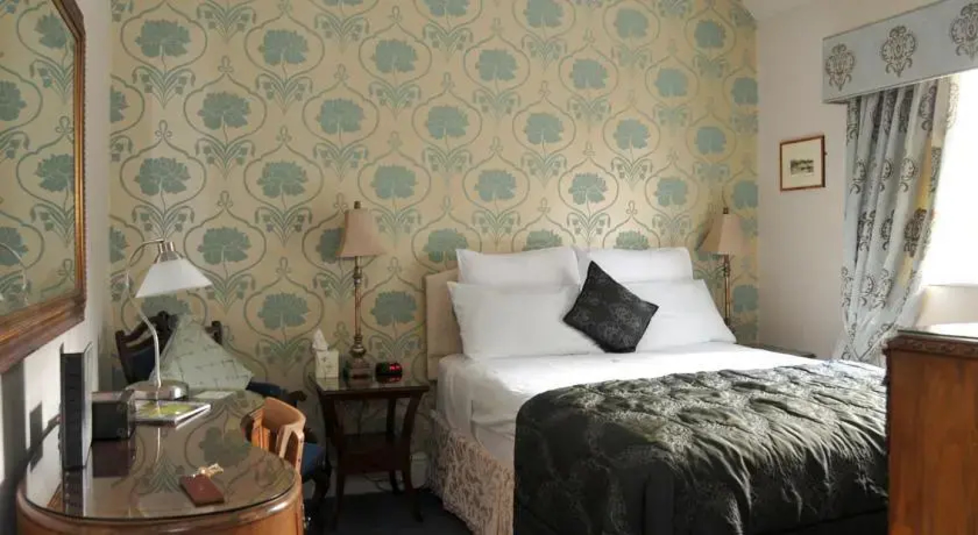 Wellington Lodge Luxury Bed And Breakfast