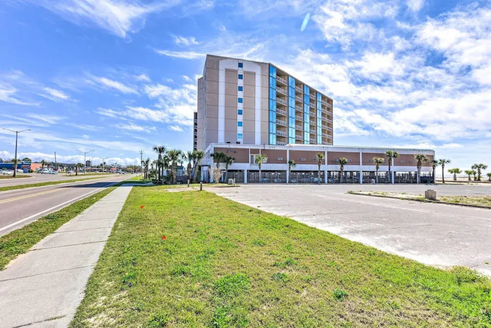 Spacious Biloxi Getaway w/ Pools & Beach Access!