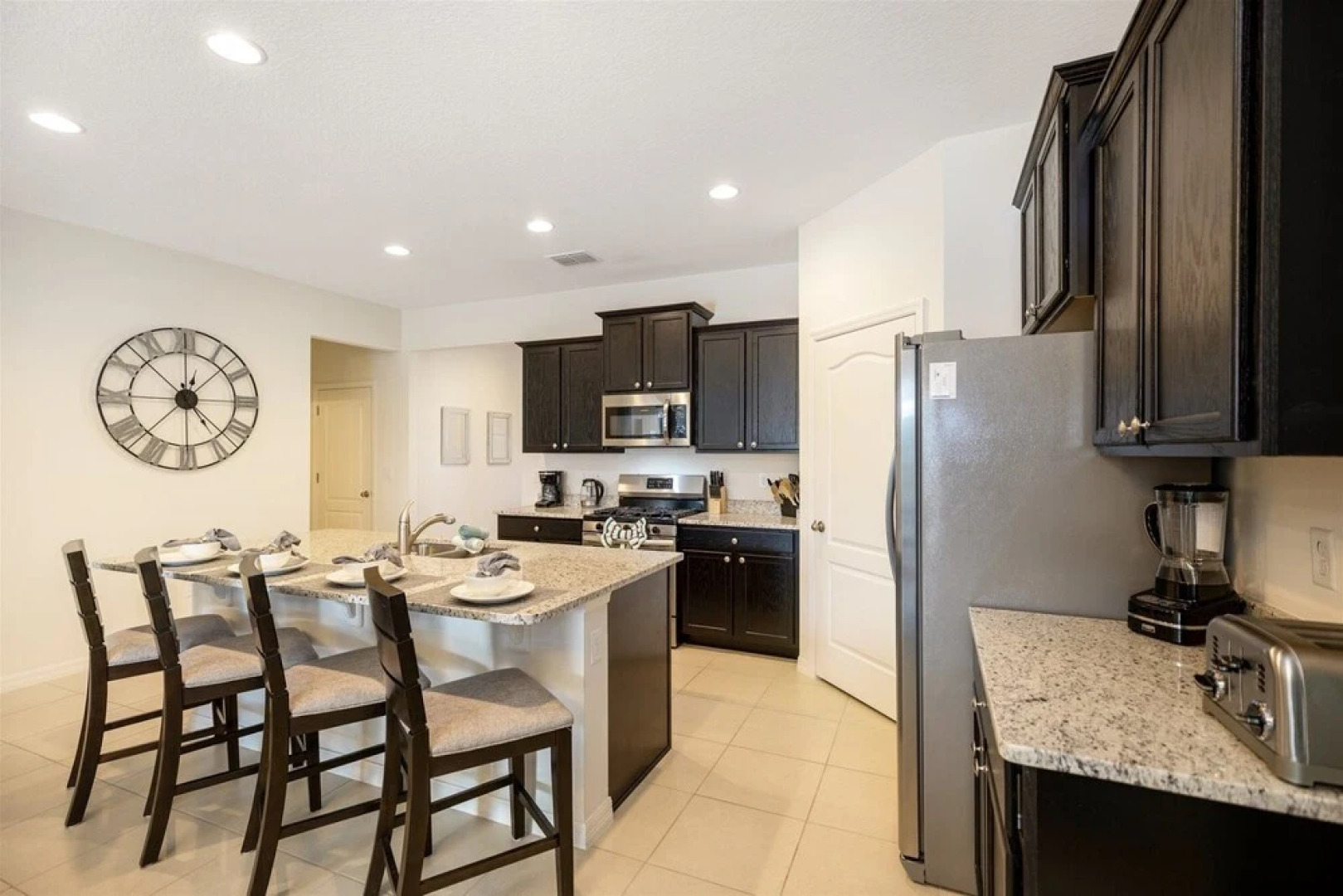 Fabulous Newly Built, 5 bed Villa With Private Pool and Modern Decor - 498